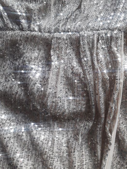 Sukienka cekinowa dekolt halter