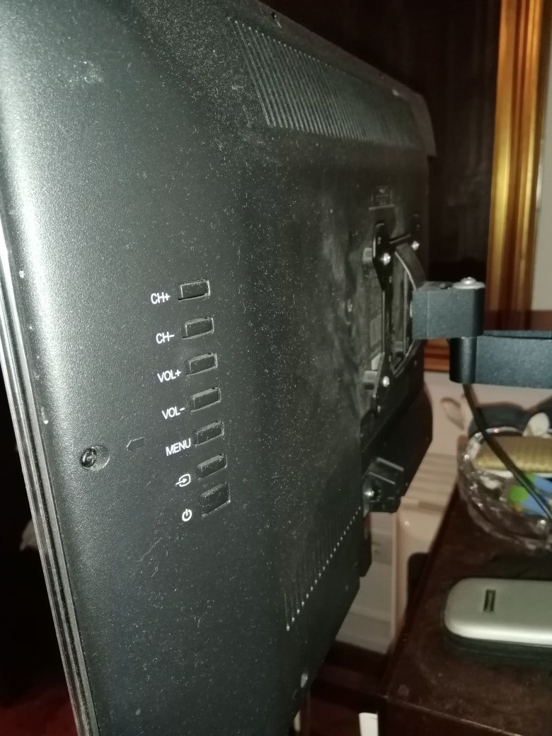 TV Led pequeno 21''
