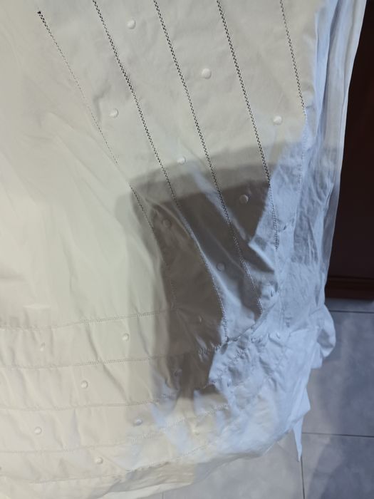 Bonito lençol em algodão com bordado  274x208 cm