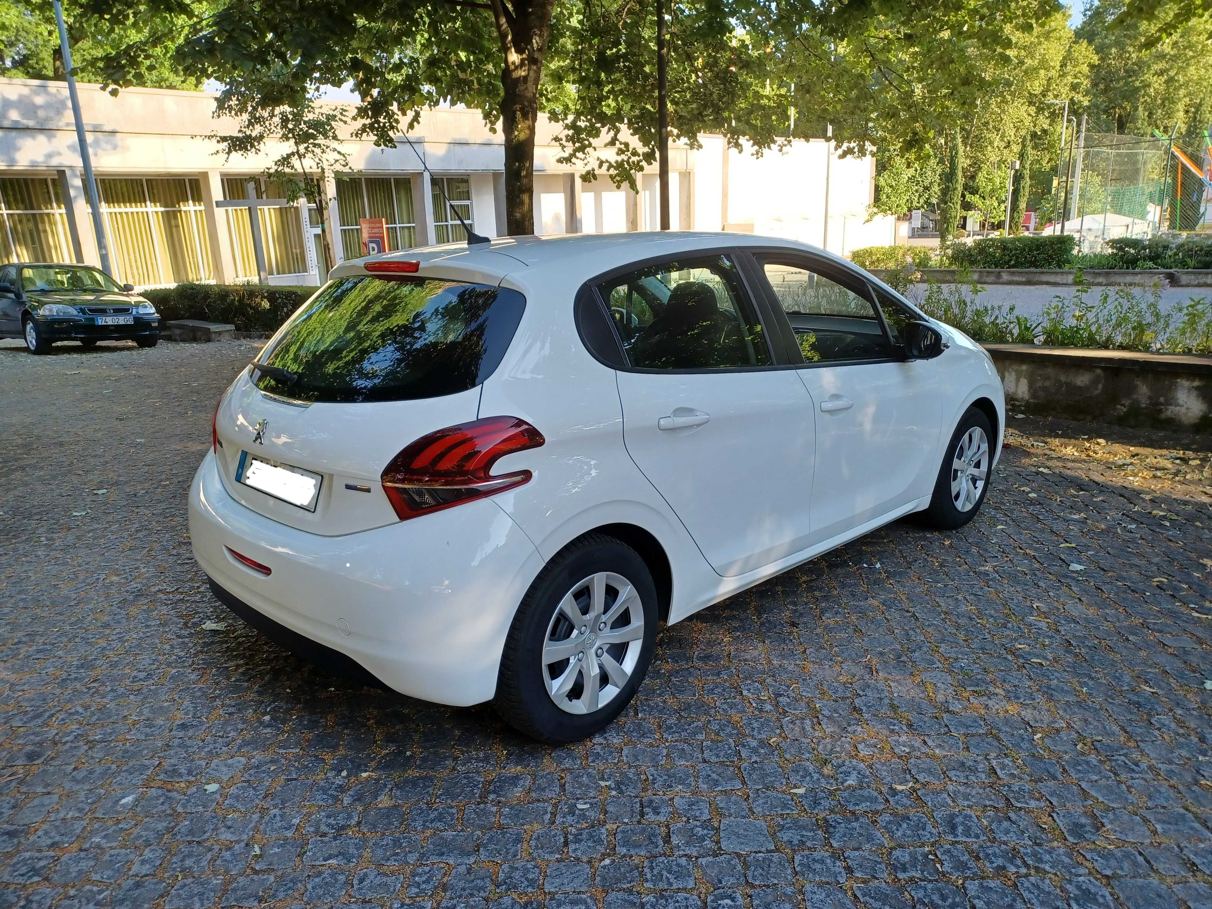 Vendo peugeot 208 active.