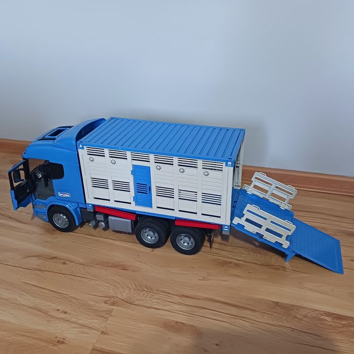 Scania bruder do przewozu zwierząt
