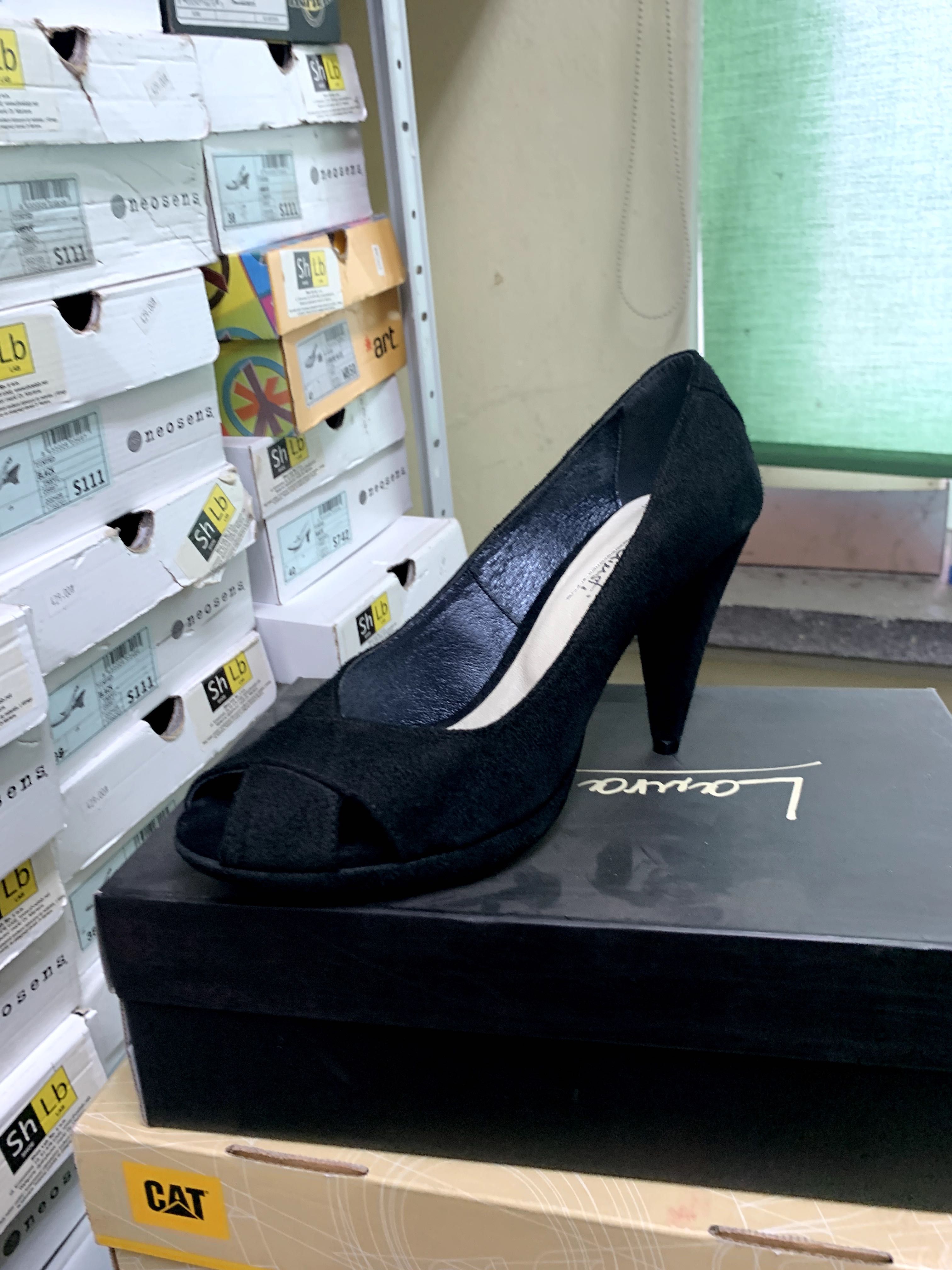 Sprzedam buty po likwidacji sklepu