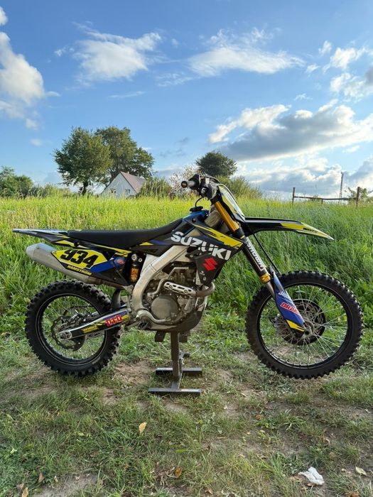Suzuki RM-Z 450cc 2018 – zawias RG3 / 3 komplety plastików / 54 mth od
