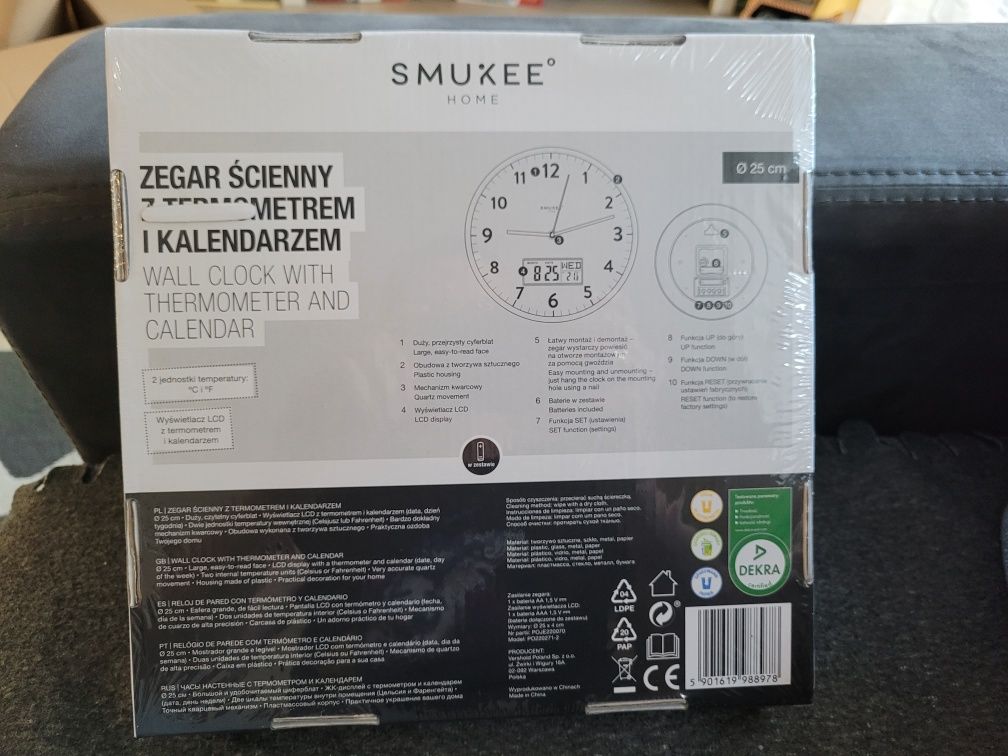 Nowy Zegar ścienny  termometrem i kalendarzem smukee