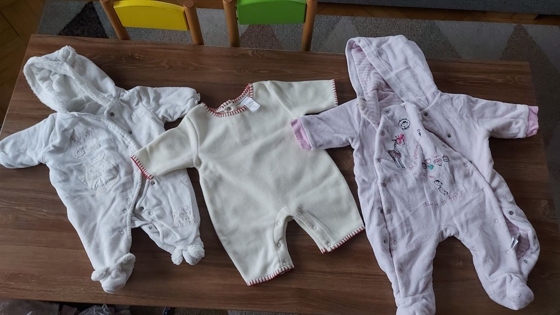 Paka ubrań dla dziewczynki od 0 do 6 miesięcy