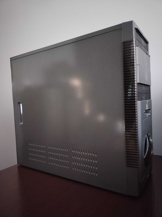 Komputer Intel P4 2,40 GB, Radeon 8500