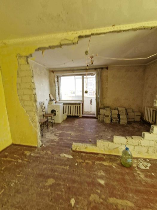 2х-кімнатна в центрі під ремонт.