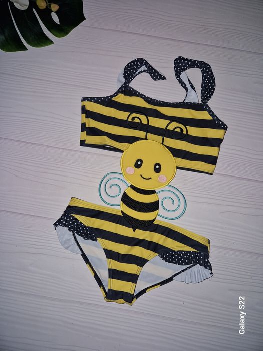 Цікавий суцільний купальник " бджілка" на 7-8 років