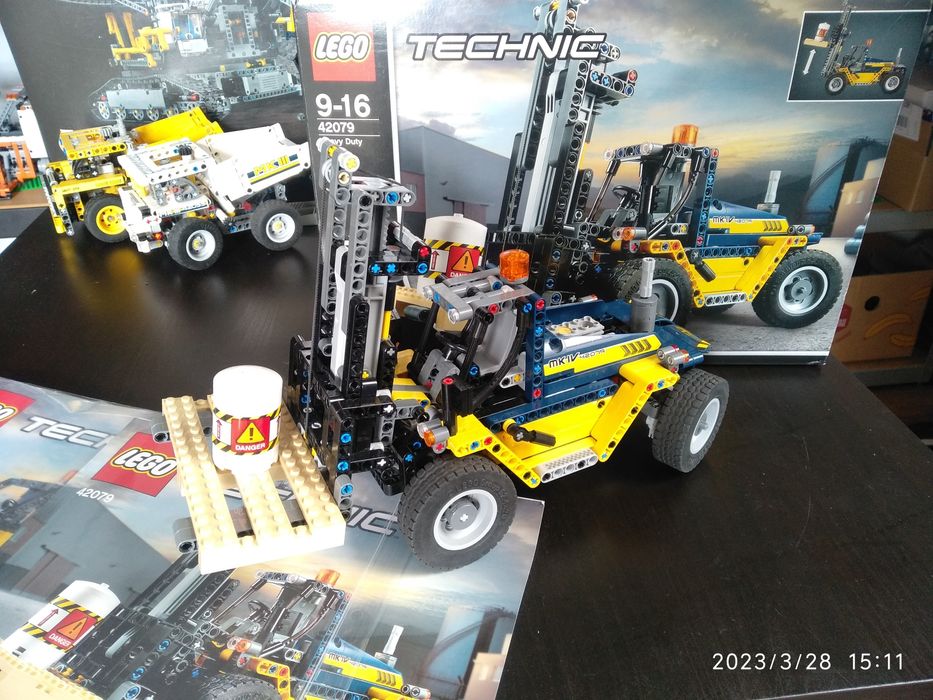 42079 Heavy Duty Forklift LEGO Technic