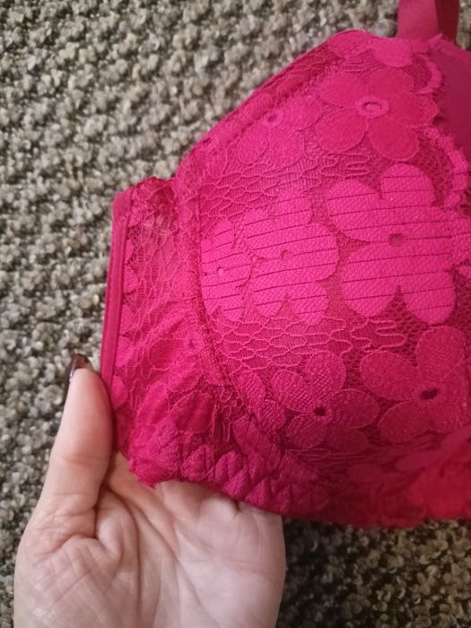 Biustonosz czerwony 75/80 D