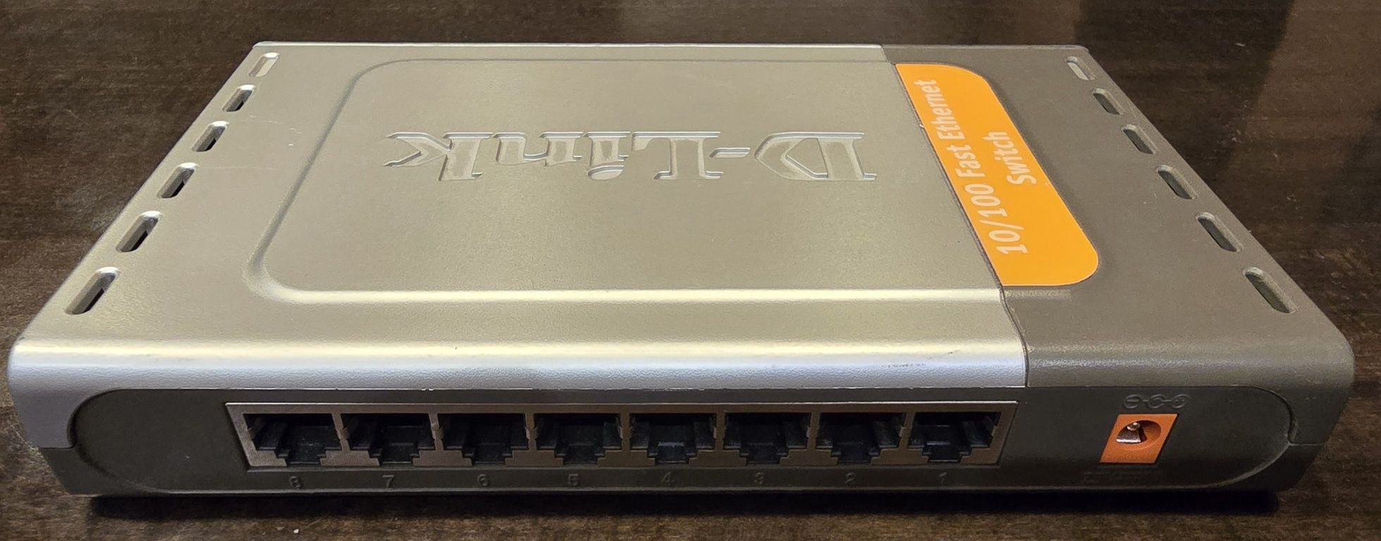 Коммутатор локальної мережі (Switch) D-Link DES-1008D