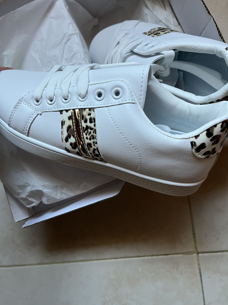 NOVOS / Tenis novos n 39