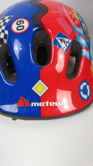 Kolorowy chłopięcy niebieski czerwony kask rowerowy Meteor roz. XS