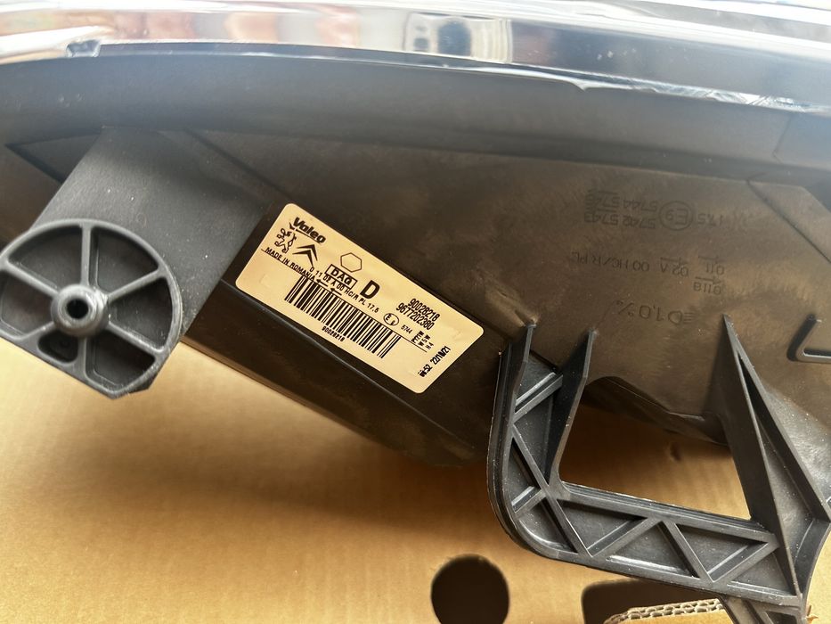 Farol de origem  novo citroen berlingo ou peugeot partner