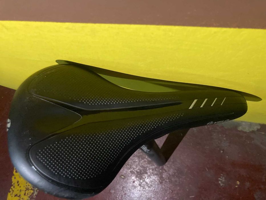 Espigão de bicicleta e selim