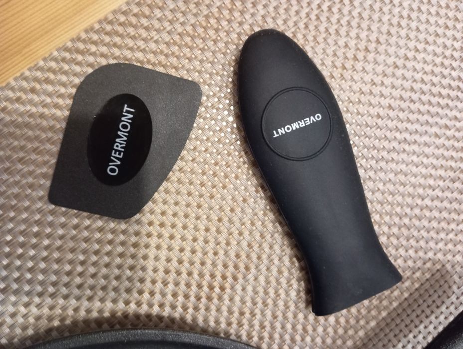 Patelnia żeliwna 24 cm, głębokość 4, 5 cm