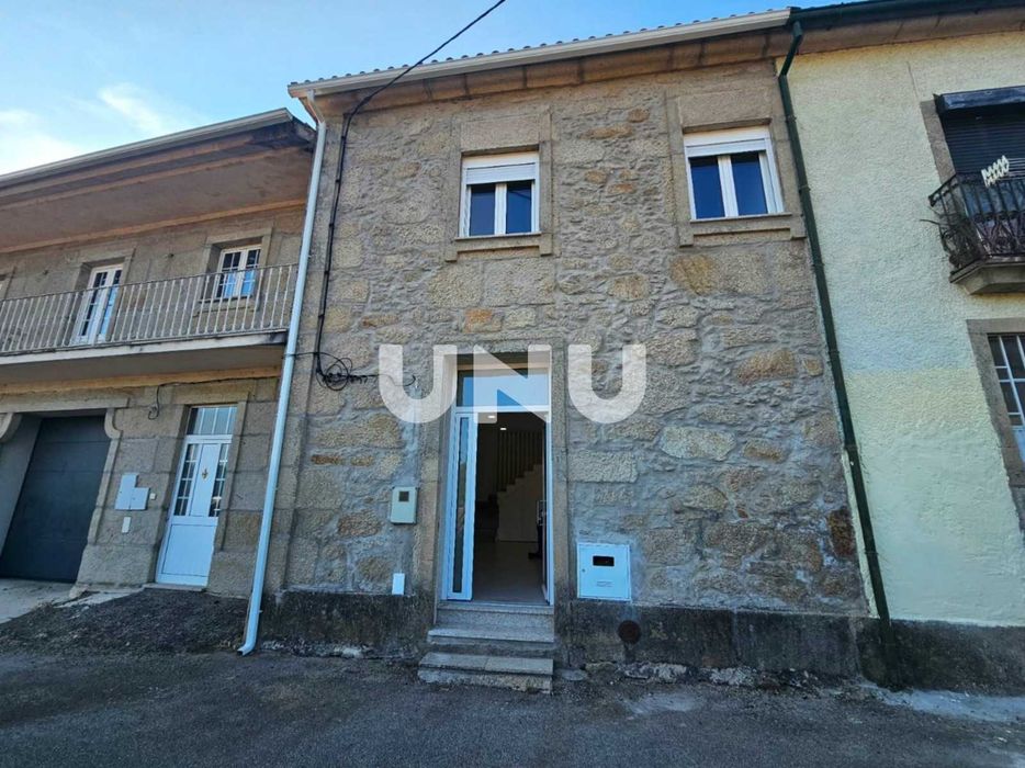 Moradia T3- Totalmente Renovada- Para arrendar em Viseu