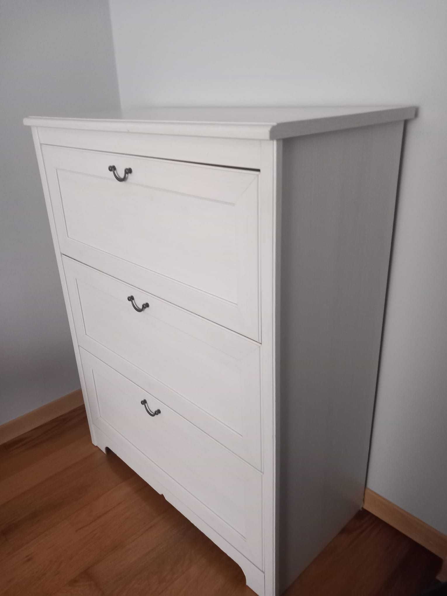 Cómoda IKEA usada – em ótimo estado