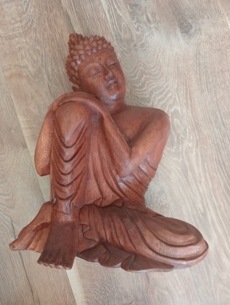 Drewniana figura śpiący Budda 30 cm