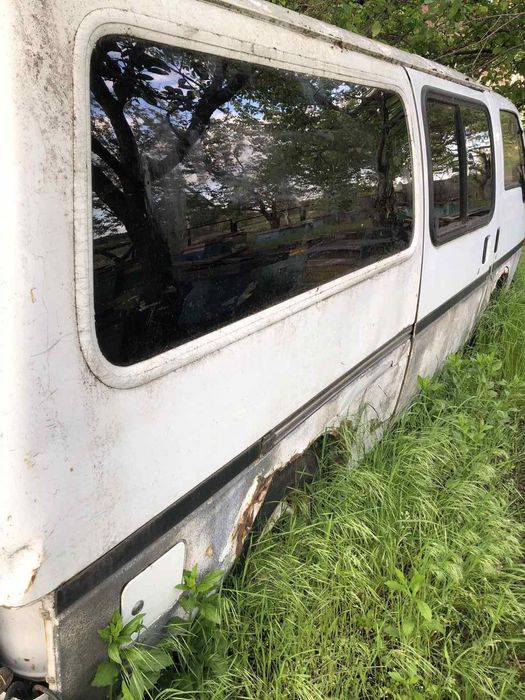 Продам на Исузу миди кузов можно по отдельности