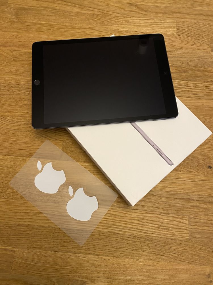 iPad 8 generacji z oryginalnym opakowaniem