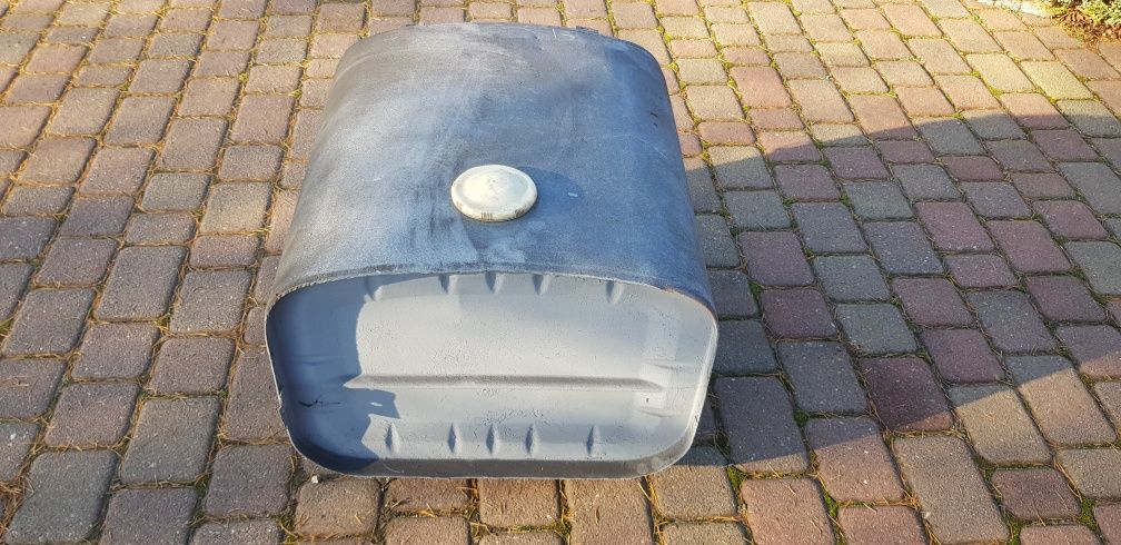 Ursus C-4011 Zbiornik paliwa, bak