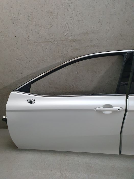 Двері білий колір 040 Toyota Camry V70 XLE LE SE розборка 2019-2023р