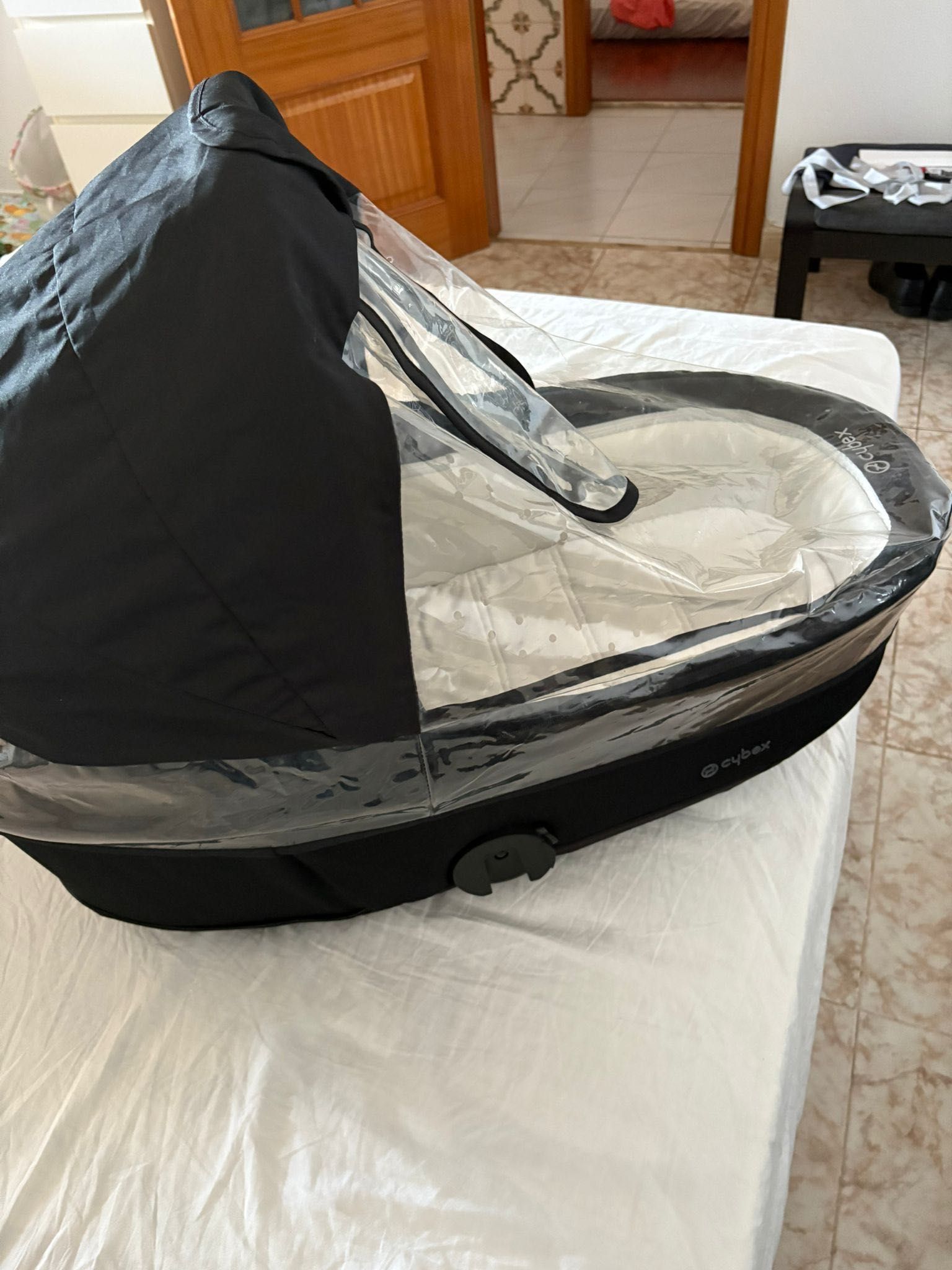 Alcofa Cybex para Myos com capa para a chuva