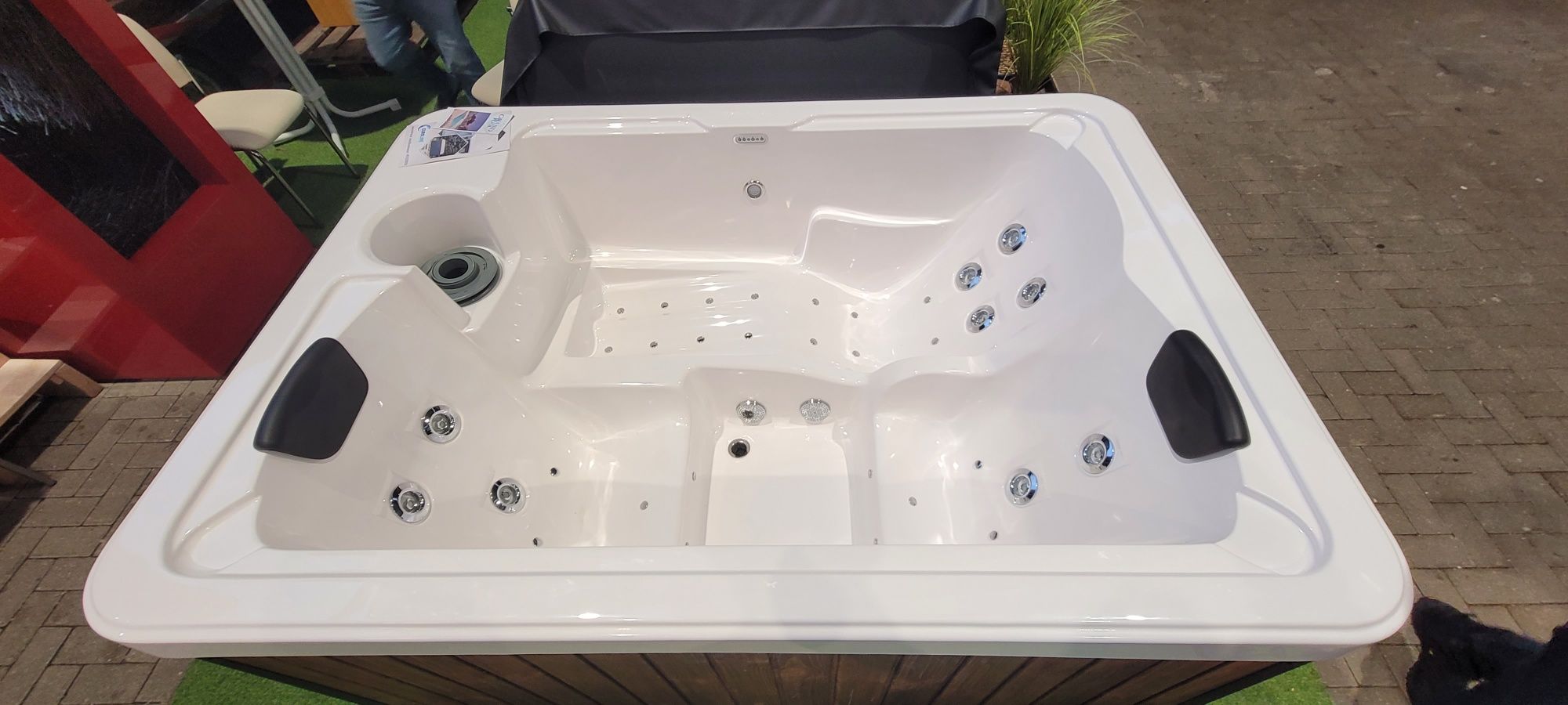 Jacuzzi SLIM 3 os. Całoroczne na taras balkon gorąca balia bania