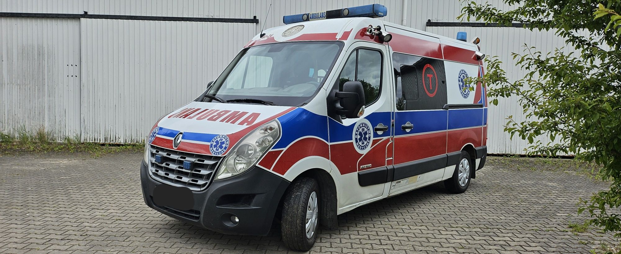 Ambulans karetka  Renault Master 2.3 dci przejscie Auto Form nosze