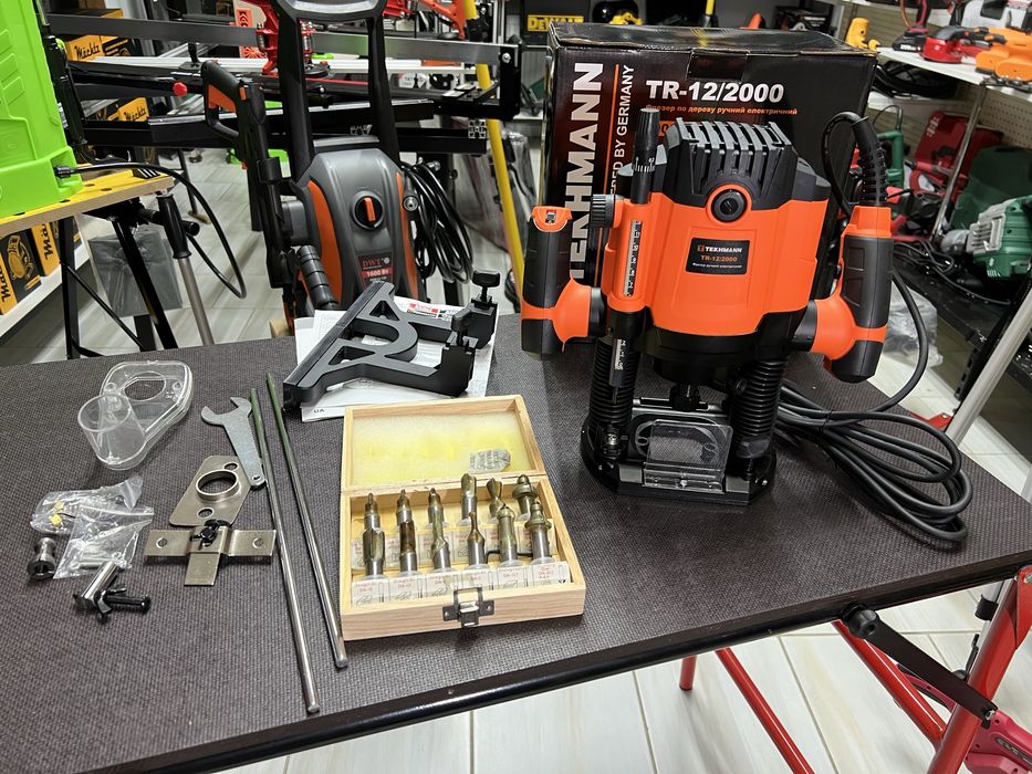 Фрезер электрический Tekhmann TR-12/2000 + набор фрез 2000 Вт