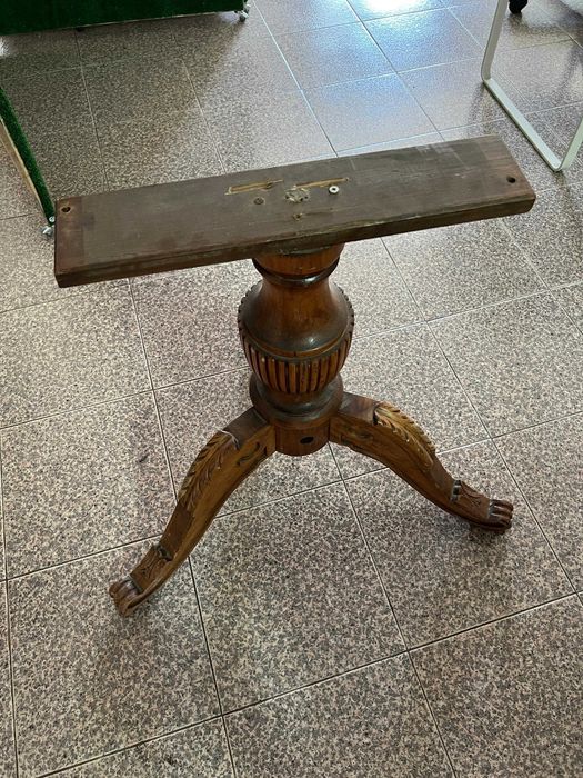 mesa de jantar, medidas:1,70cm por 1m fechada e 2m por 1m aberta.