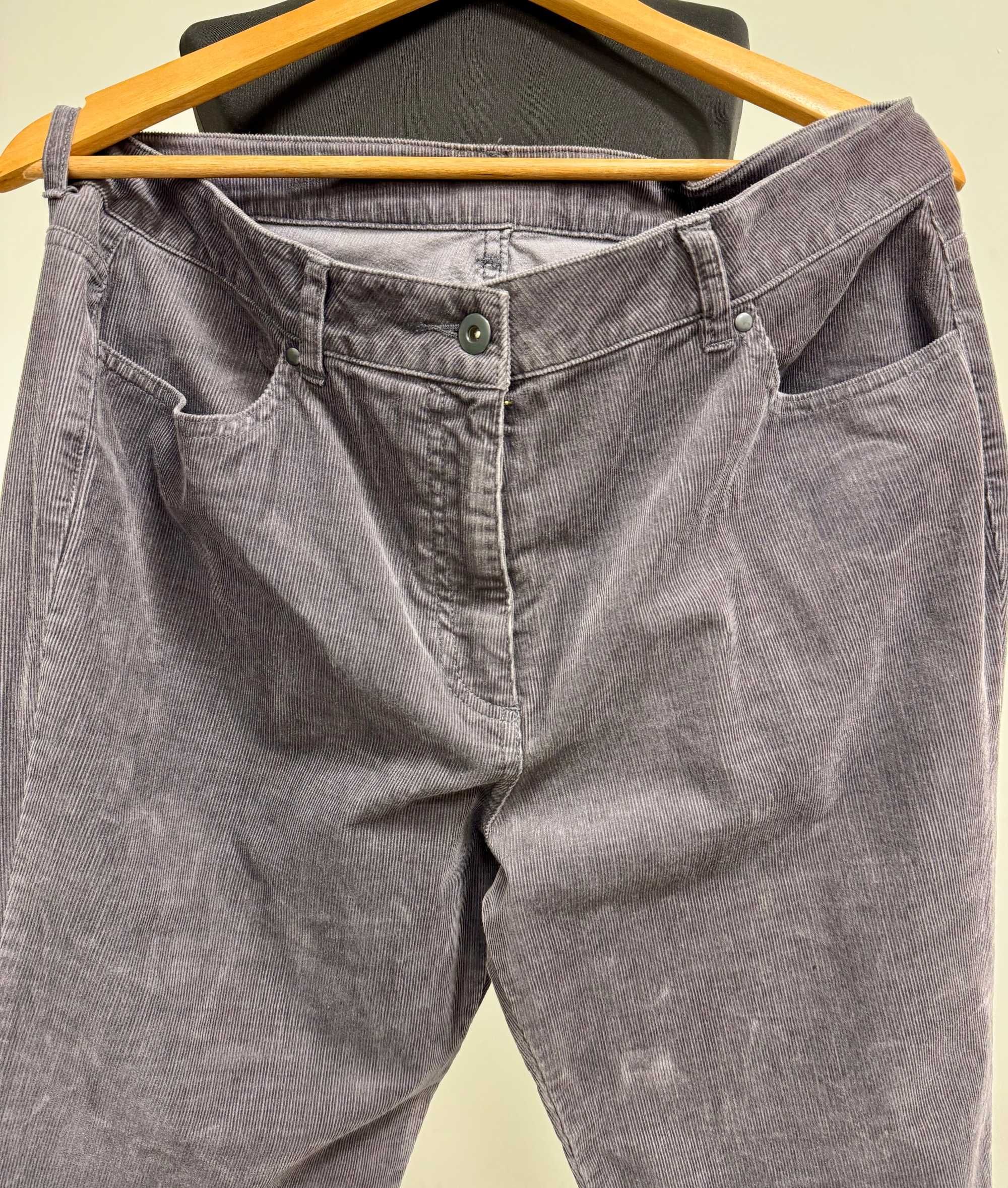 Nowe/ Powystawowe Spodnie Sztruksowe/ Marks & Spenser/ Chinos/