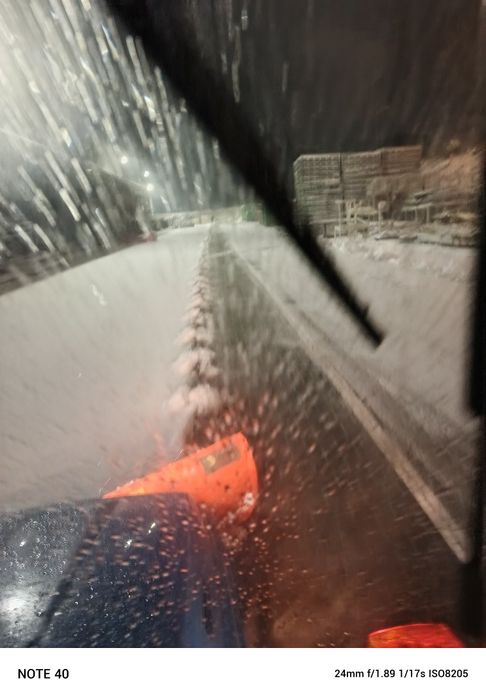 Odśnieżanie  dachów, parkingów