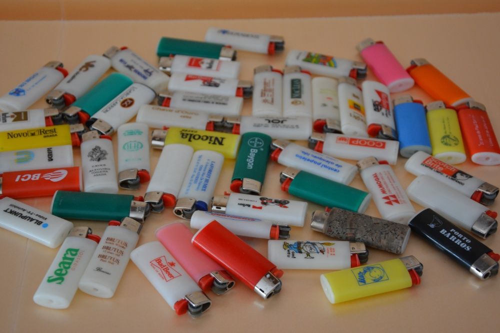 Coleção isqueiros Bic com publicidade