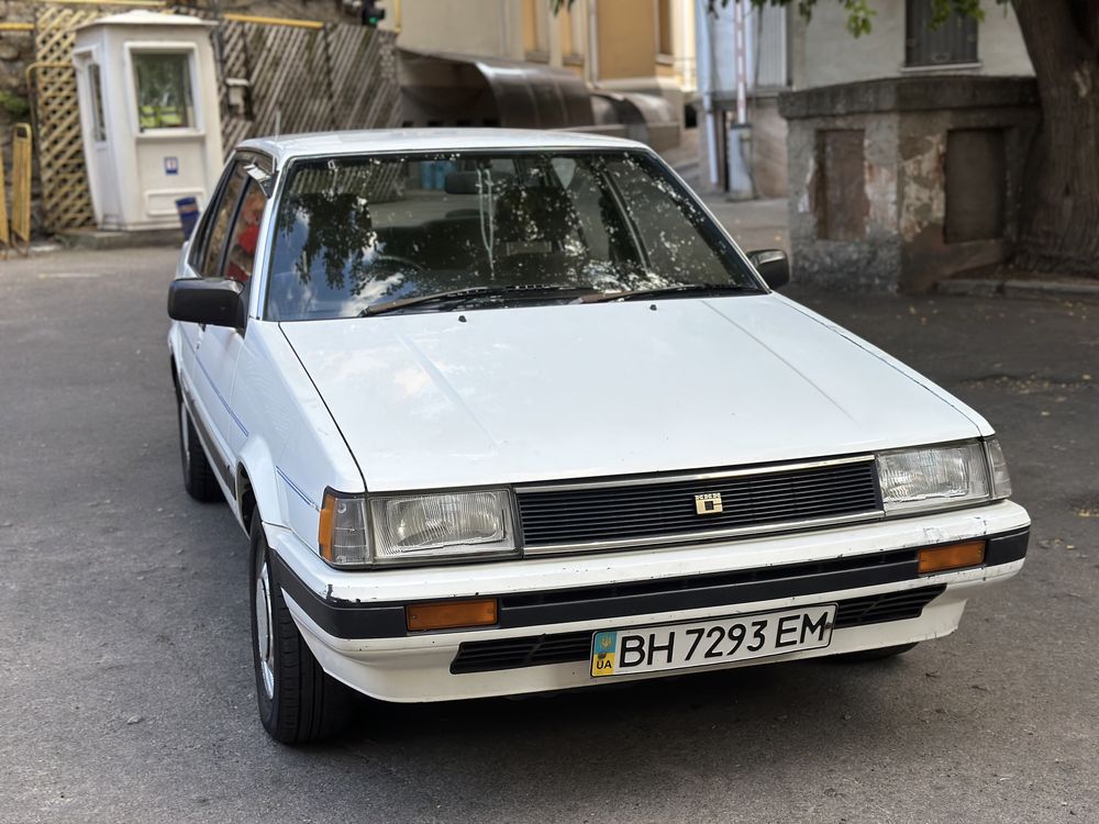 Corolla e 80 .Японец 1.5