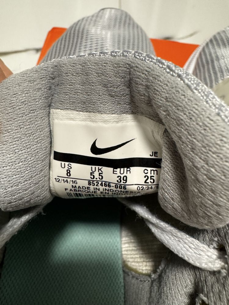 Женские кроссовки Nike, размер 39