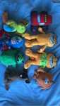Vários peluches Patrulha Pata e outros