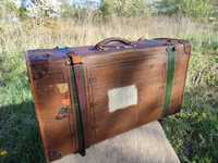 Stara  kolekcjonerska walizka podróżna