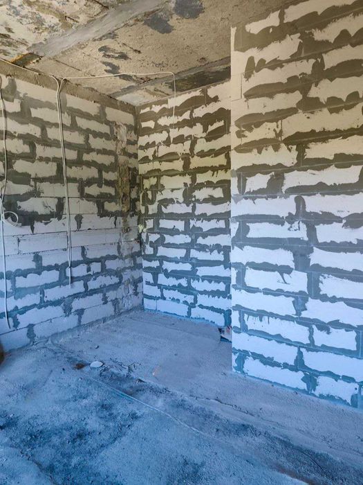 Продам двоповерховий будинок в коттеджному містечку.