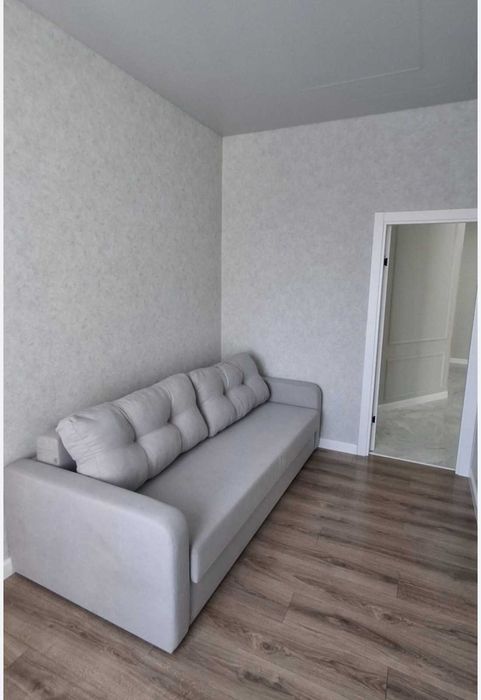 Солнечная улица, современная квартира в новом доме