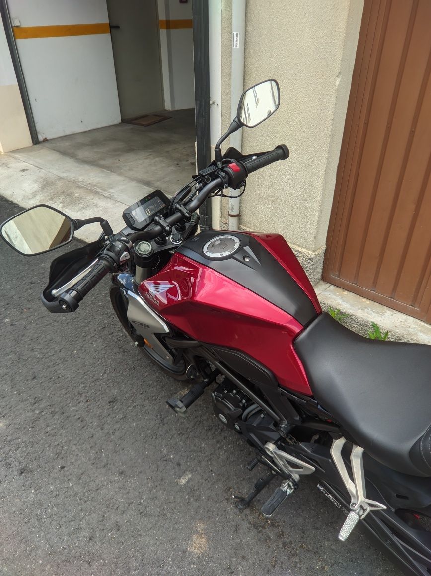Vendo - Honda CB300R c/ extras (ver descrição).