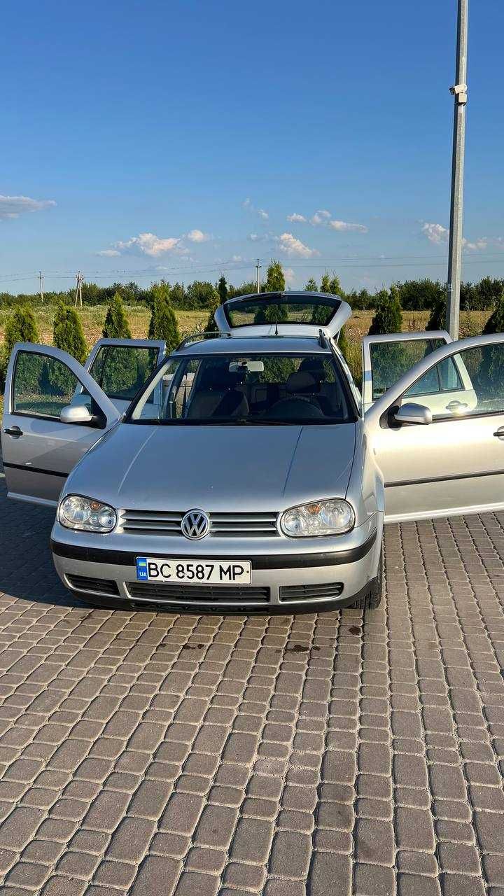 Автомобіль Volkswagen Golf Var. 1,6 Basic 77kw
