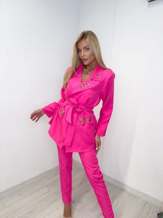 Piękny komplet garnitur marynarka spodnie logo paparazzi