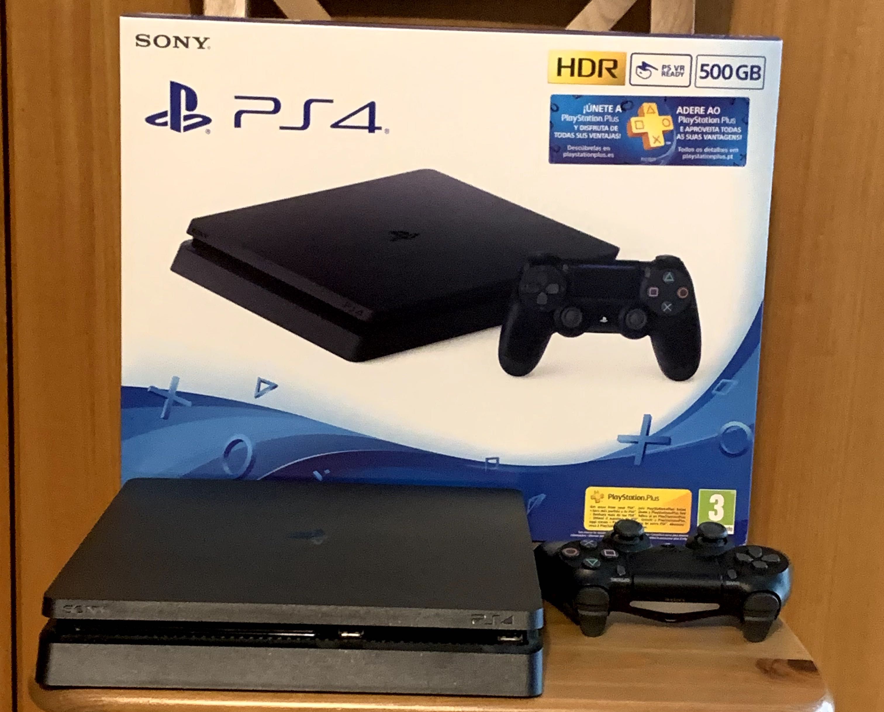 PlayStation 4 (PS4) 500 GB como nova, com 1 comando