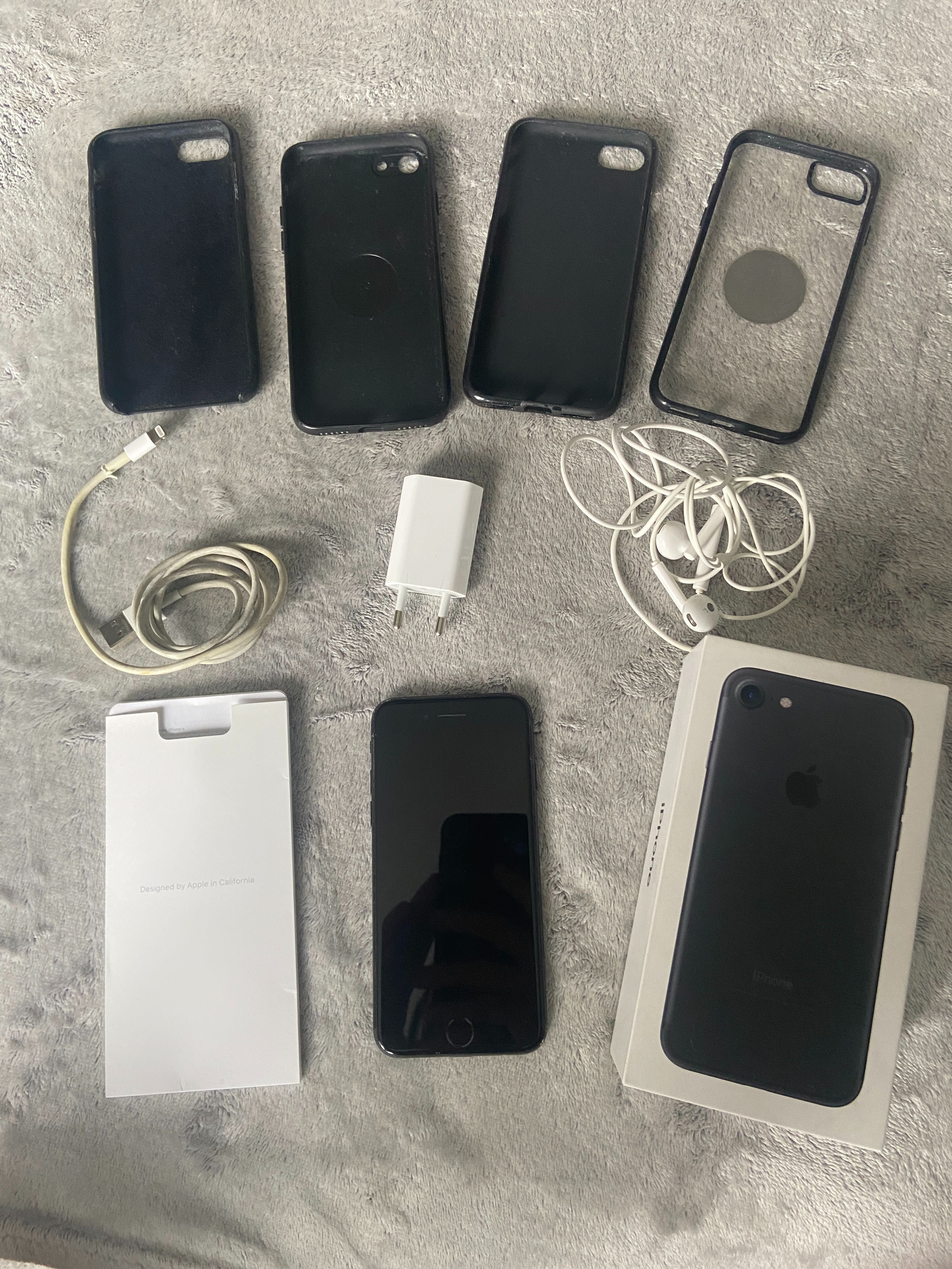 iPhone 7 32 GB Czarny + 4x Etui (w tym oryginalne Apple)