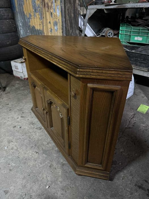 Vintage Szafka Narożna z Drewna – Klasyczny Styl
