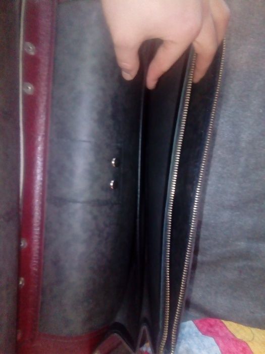 Продам портфель кожаный деловой