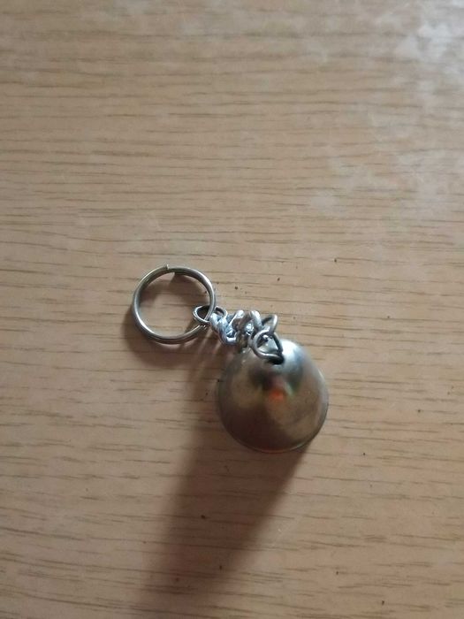 Mini dzwonek DZWONIĄCY brelok ozdobny PRL