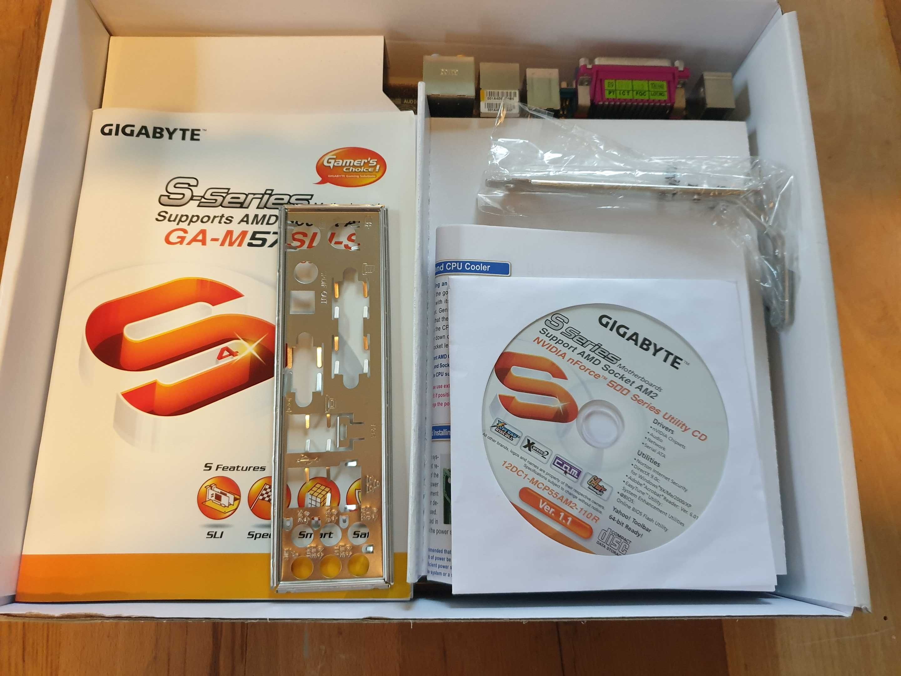Gigabyte GA-M57SLI-S4 box